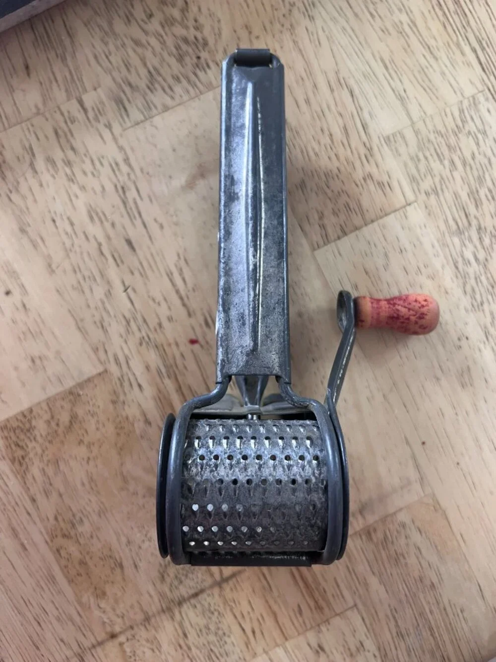 MOULI Grater antique rotary hand-crank grater for cheese, nuts, chocolate 1940's